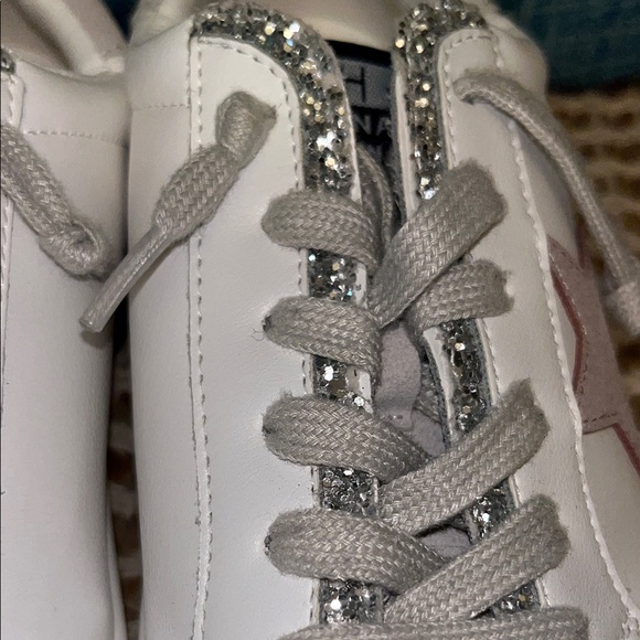 Vintage Havana White and Silver Sneakers - Picture 11 of 12